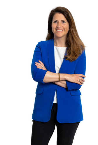 Eveline in a blue blazer, standing with her arms crossed against a black background.